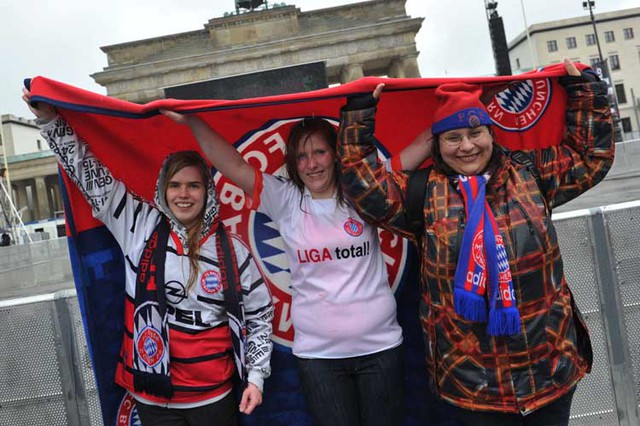 Nasse Fanmeilen zum Finale