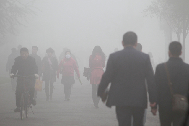 China: Smog legt Megastadt lahm